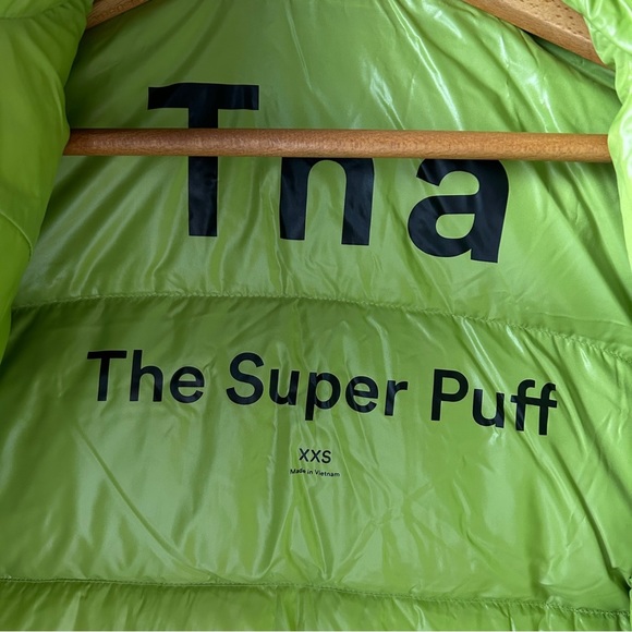 Aritzia  TNA Super Puff regular length in apple green XXS - Picture 6 of 12